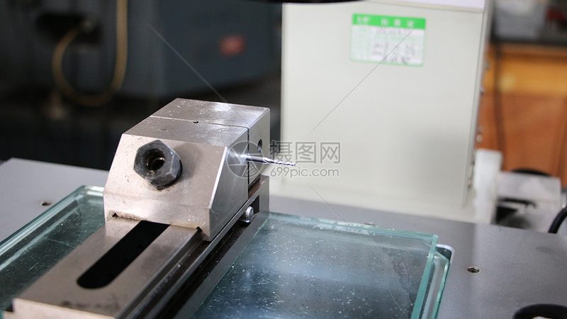 小型立式加工中心：参数解析与选型要点